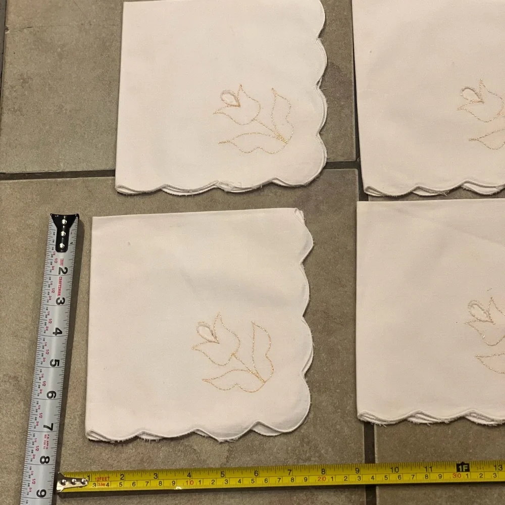 VTG Embroidered Tulip Napkins (Set of Twelve)